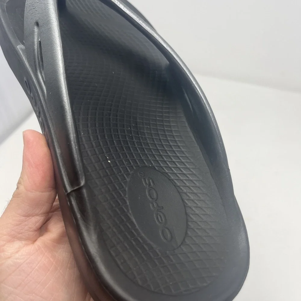 OOFOS Original Sport Sandal Mens 9 Womens 11 Black Graphite Recovery Flip Flop